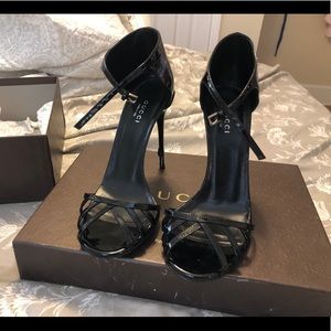 Gucci Vernice Crystal Birdcage pump size 38
